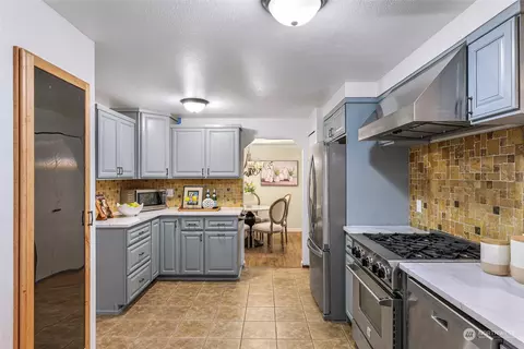 Kitchen - 17620 28th Ave SE, Bothell, WA 98012 photo 1 of 4
