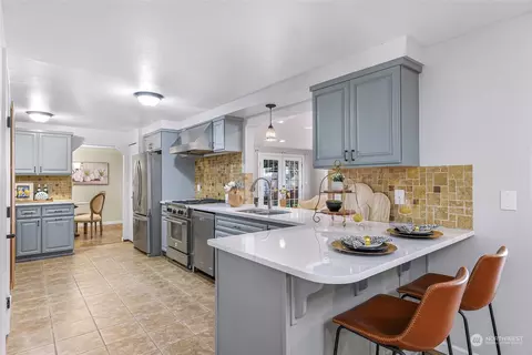 Kitchen - 17620 28th Ave SE, Bothell, WA 98012 photo 4 of 4