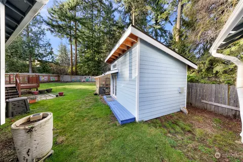 Exterior - 17620 28th Ave SE, Bothell, WA 98012 photo 6 of 8