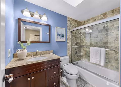 Bath - 17620 28th Ave SE, Bothell, WA 98012 photo 3 of 3