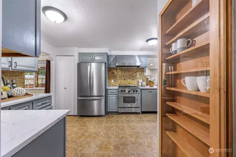 Kitchen - 17620 28th Ave SE, Bothell, WA 98012 photo 2 of 4