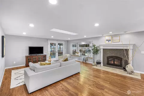 Living - 17620 28th Ave SE, Bothell, WA 98012 photo 5 of 6