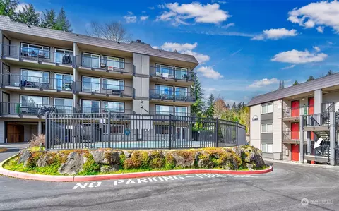 9517 NE 180th St #B-106, Bothell, WA 98011