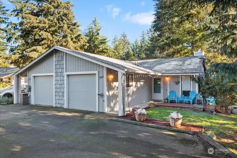 5215 65th Ave W, University Place, WA 98467