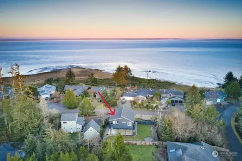 733 N Bay Ave SE, Ocean Shores, WA 98569