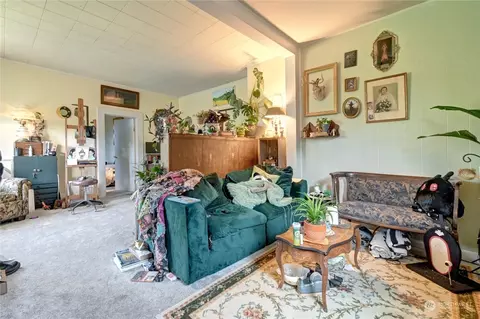 Living - 2223 Rockefeller Ave, Everett, WA 98201 photo 3 of 4