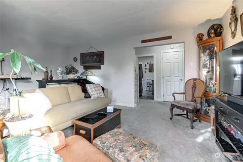 Living - 2223 Rockefeller Ave, Everett, WA 98201 photo 2 of 4