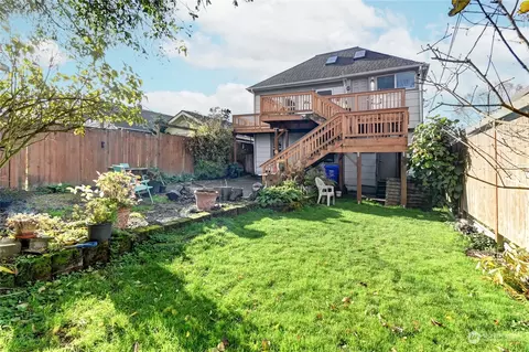 Exterior - 2223 Rockefeller Ave, Everett, WA 98201 photo 5 of 7