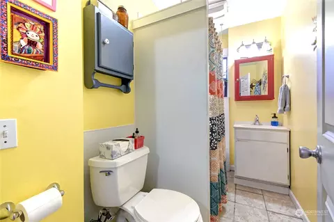 Bath - 2223 Rockefeller Ave, Everett, WA 98201 photo 1 of 1