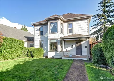Exterior - 2223 Rockefeller Ave, Everett, WA 98201 photo 4 of 7