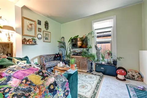 Living - 2223 Rockefeller Ave, Everett, WA 98201 photo 4 of 4