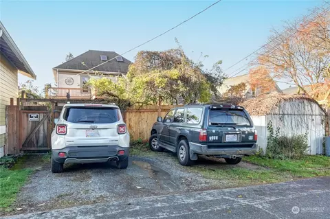 Exterior - 2223 Rockefeller Ave, Everett, WA 98201 photo 7 of 7