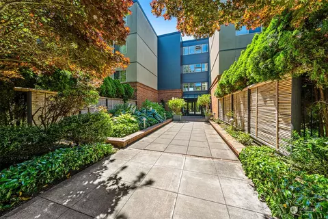275 W Roy St #208, Seattle, WA 98119