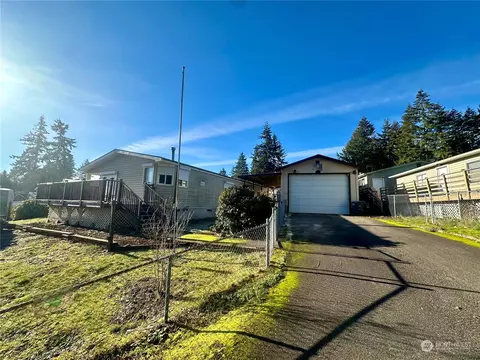 14006 Greenbelt Dr E, Bonney Lake, WA 98391