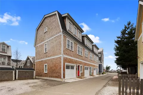 24 W Myrtle Ln, Pacific Beach, WA 98571