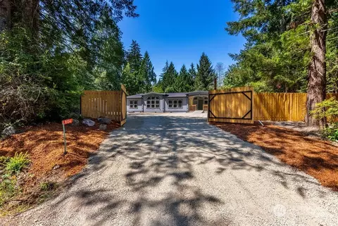 806 Sanford Ave SW, Lakebay, WA 98349
