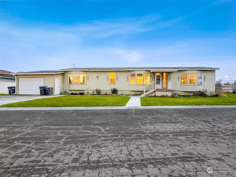 2240 W Broadway Ave #240, Moses Lake, WA 98837