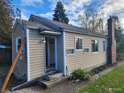 502 N 104th St, Seattle, WA 98133