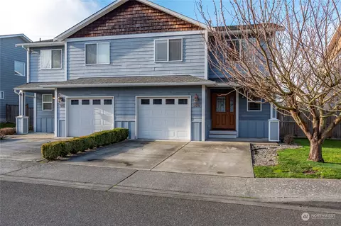 205 NE Melrose Dr, Oak Harbor, WA 98277