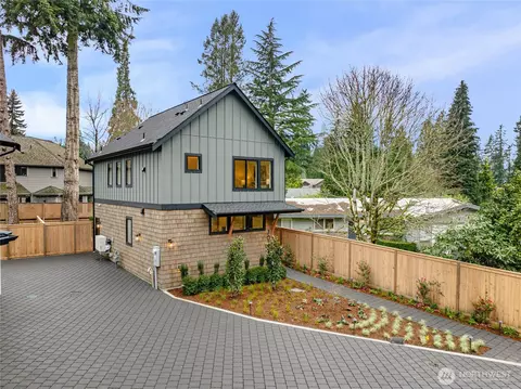 7023 127th Ave NE, Kirkland, WA 98033