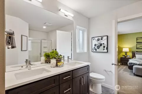 Bath - 9544 7th Ave SE, Everett, WA 98208 photo 2 of 3