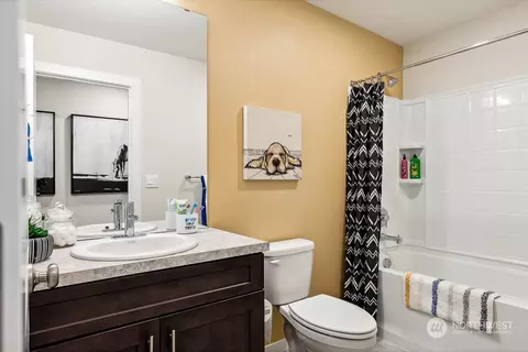Bath - 9544 7th Ave SE, Everett, WA 98208 photo 3 of 3