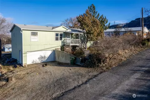 126 Lincoln Ave, Electric City, WA 99123