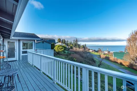 1518 Martha Way, Oak Harbor, WA 98277