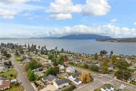 2209 12th St, Anacortes, WA 98221