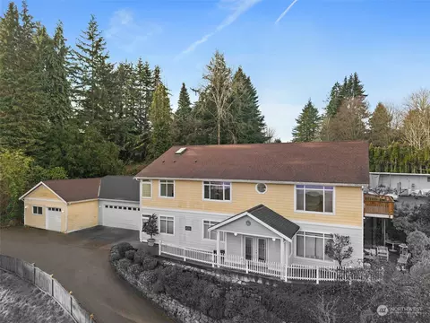 1133 161st St SW #B, Lynnwood, WA 98087