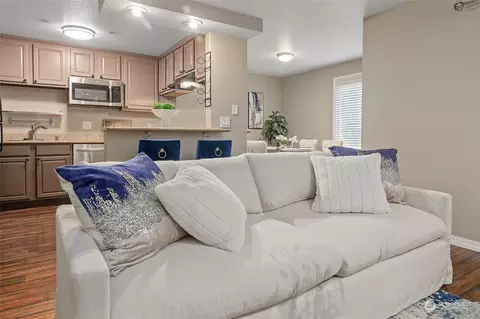 20318 Bothell Everett Hwy #A102, Bothell, WA 98012