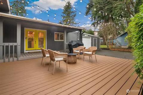 11825 32nd Ave NE, Seattle, WA 98125