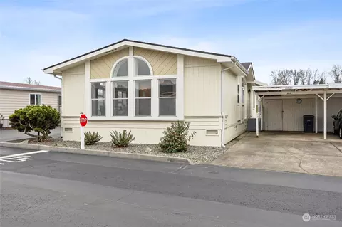 10626 61st St E #104, Puyallup, WA 98372