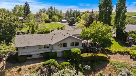 40 S Brown Ln, Selah, WA 98942