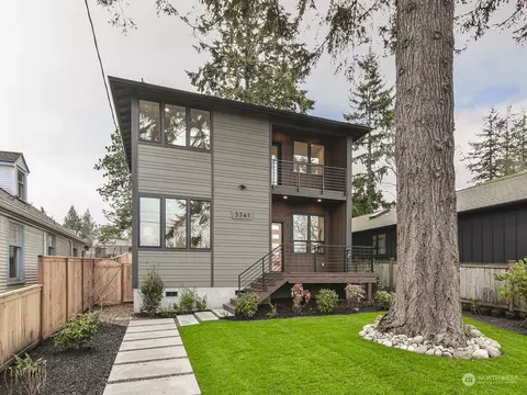 3741 SW 98th St, Seattle, WA 98126