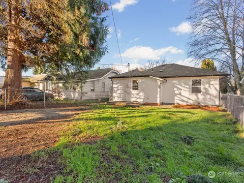 Exterior - 336 20th Ave, Longview, WA 98632 photo 6 of 9
