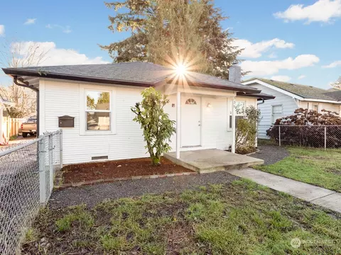 Exterior - 336 20th Ave, Longview, WA 98632 photo 1 of 9