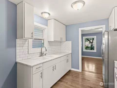 Kitchen - 336 20th Ave, Longview, WA 98632 photo 5 of 5