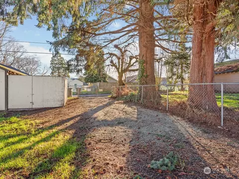 Exterior - 336 20th Ave, Longview, WA 98632 photo 4 of 9