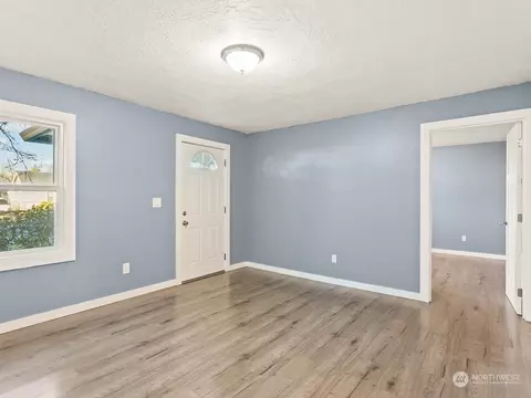 Living - 336 20th Ave, Longview, WA 98632 photo 4 of 5