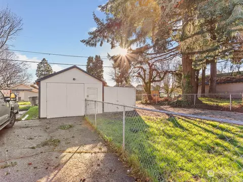 Exterior - 336 20th Ave, Longview, WA 98632 photo 5 of 9