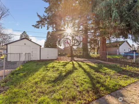 Exterior - 336 20th Ave, Longview, WA 98632 photo 3 of 9