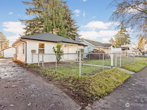 Exterior - 336 20th Ave, Longview, WA 98632 photo 2 of 9