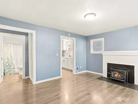 Living - 336 20th Ave, Longview, WA 98632 photo 2 of 5