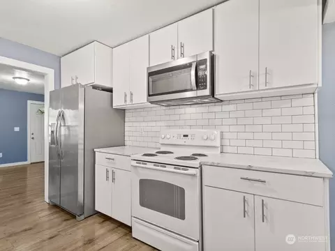 Kitchen - 336 20th Ave, Longview, WA 98632 photo 1 of 5