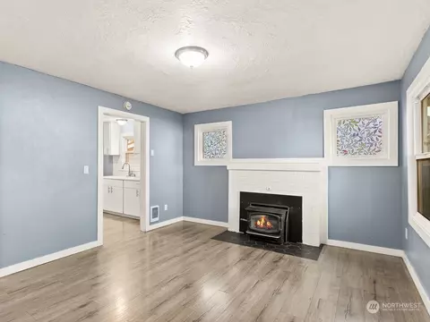 Living - 336 20th Ave, Longview, WA 98632 photo 1 of 5