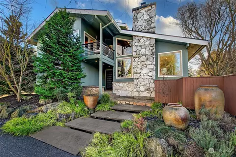 3056 Magnolia Blvd W, Seattle, WA 98199