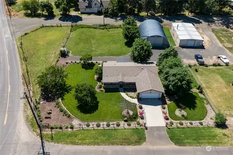 380 2nd St, Dixie, WA 99329