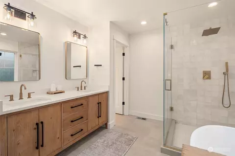 Bath - 23106 35th Dr SE, Bothell, WA 98021 photo 3 of 5