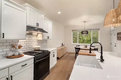 Kitchen - 23106 35th Dr SE, Bothell, WA 98021 photo 5 of 8